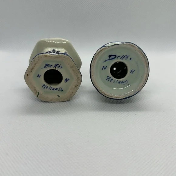 🫟3/$25🫟 Vintage Delft Blue windmill salt and pepper shakers. - Picture 5 of 6